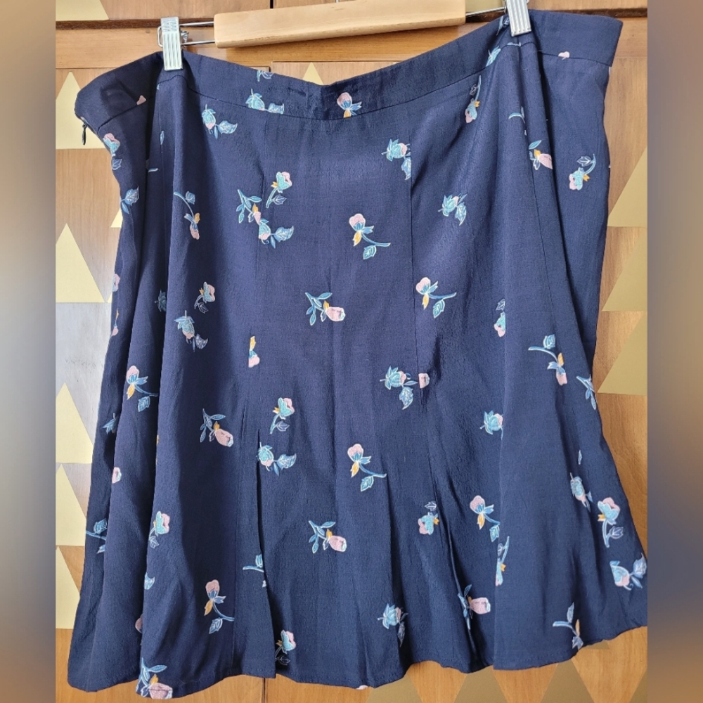 Navy floral flowy a-line LOFT miniskirt 22 plus
